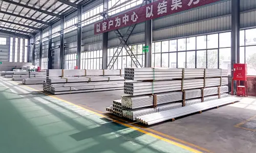 Detalle de la secci&oacute;n transversal y del conector de la viga de aluminio GETO