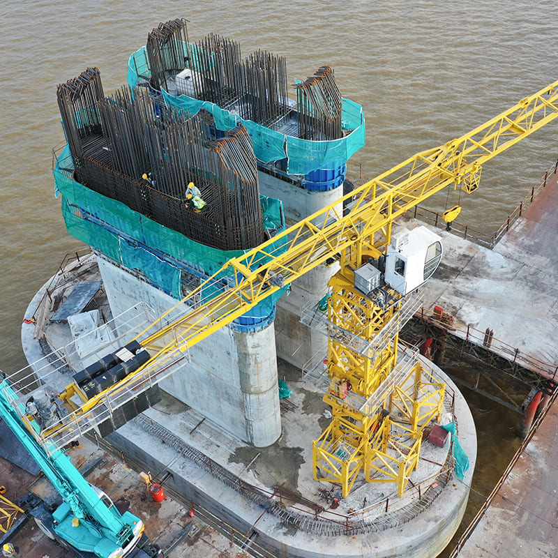 Solución de encofrado de acero para puentes en la construcción de vigas cajón.